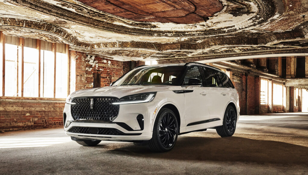 Discover luxury and space in the 2025 Lincoln Aviator, the perfect three-row SUV for families. Explore the epitome of style and comfort.